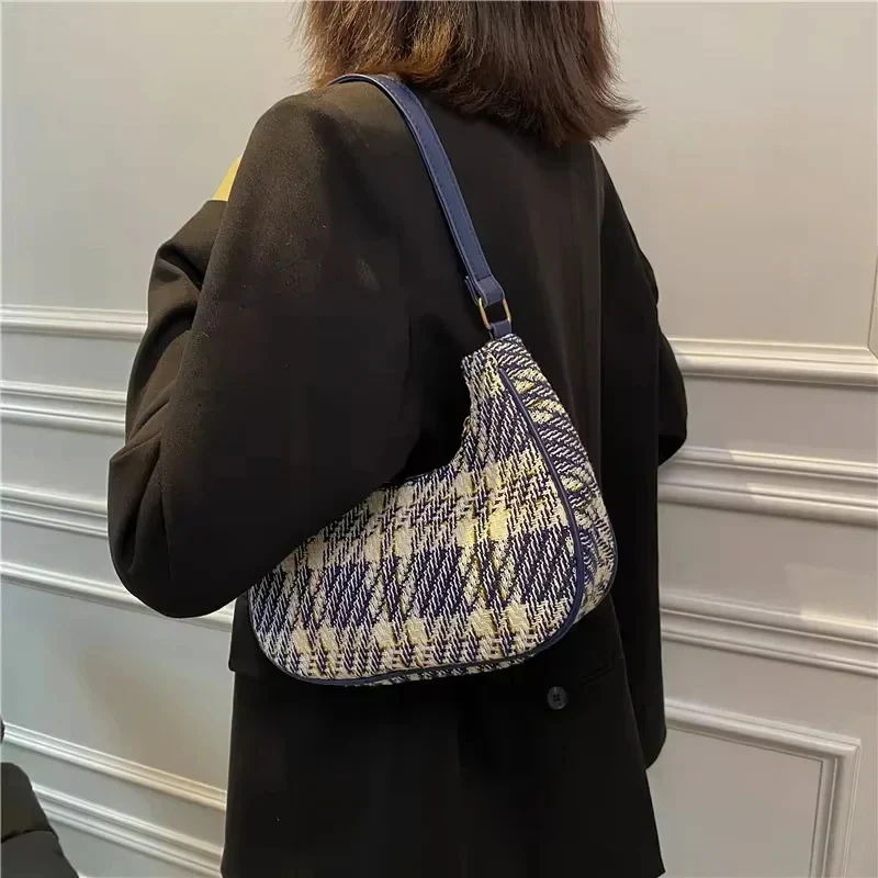 Aurelia – Checked Shoulder Bag with Large Capacity - Image 4