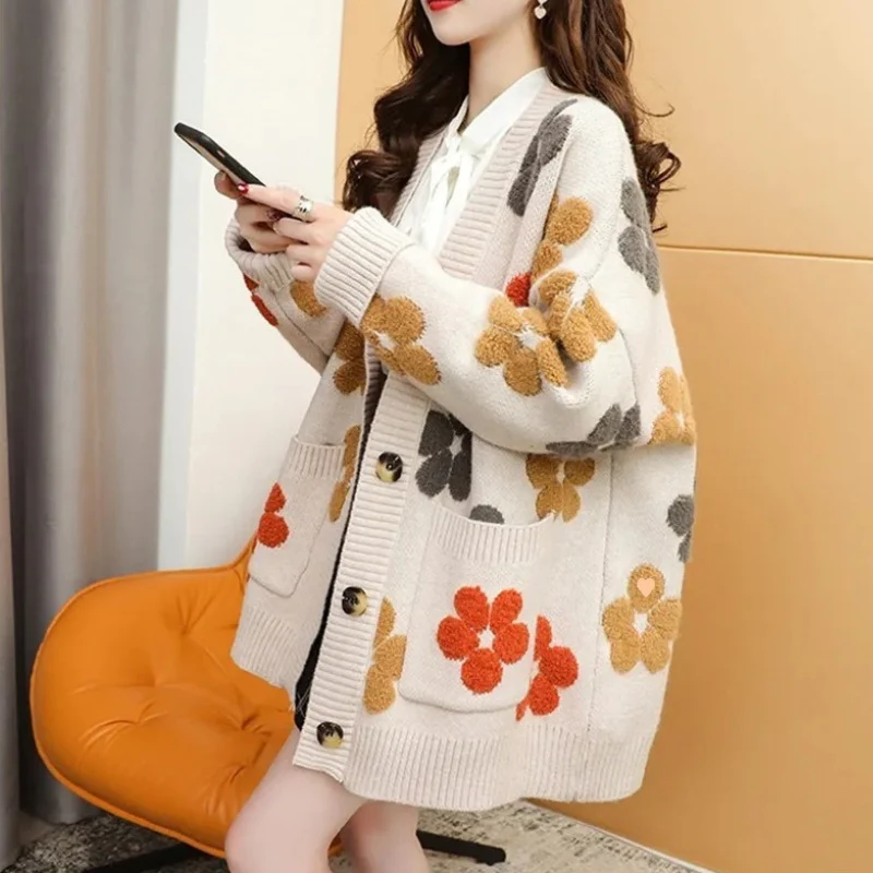 Ava – Long Sleeve Sweater with Floral Pattern and Pockets - Image 3
