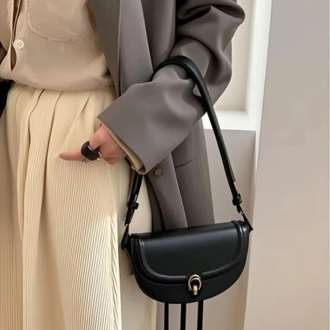 Ava – Women's Bag with Long Shoulder Strap and Hasp Closure - Image 11