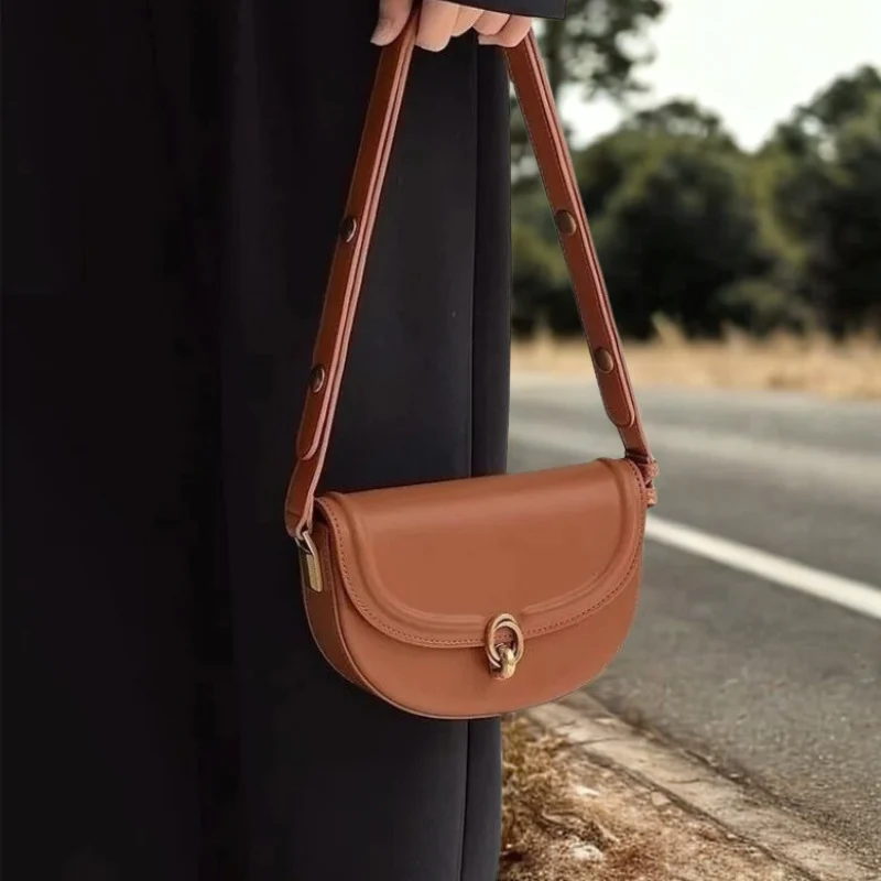 Ava – Women's Bag with Long Shoulder Strap and Hasp Closure - Image 7