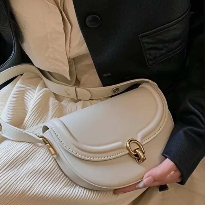 Ava – Women's Bag with Long Shoulder Strap and Hasp Closure - Image 9