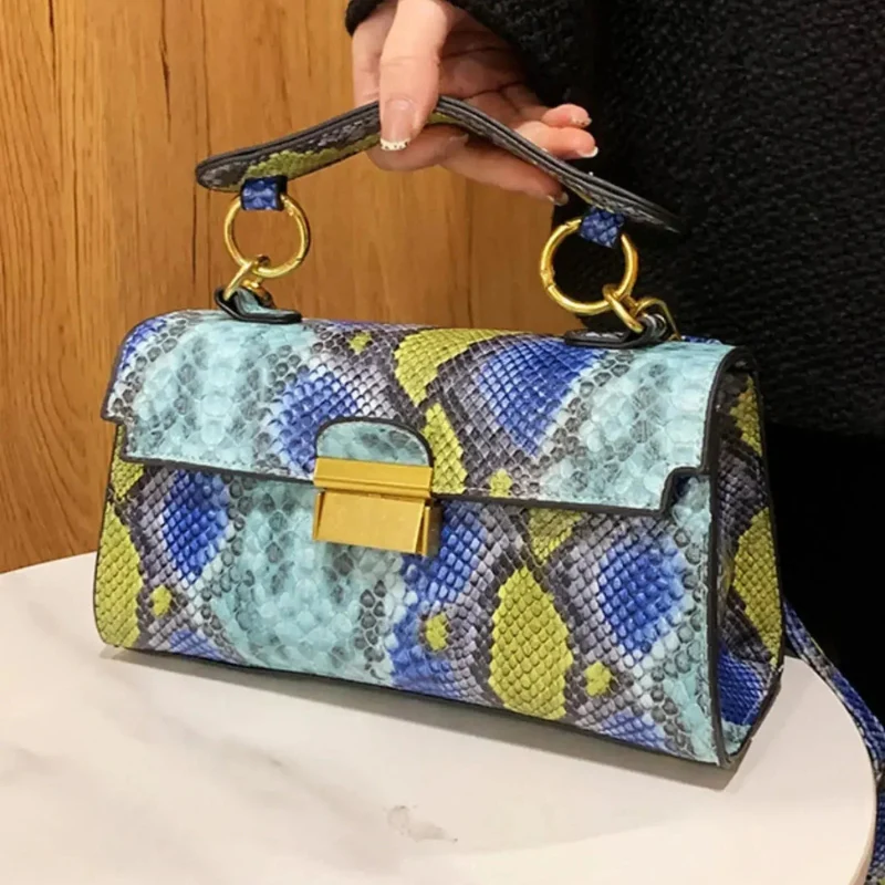 Bella – Handbag with Adjustable Shoulder Strap & Snake Print - Image 9