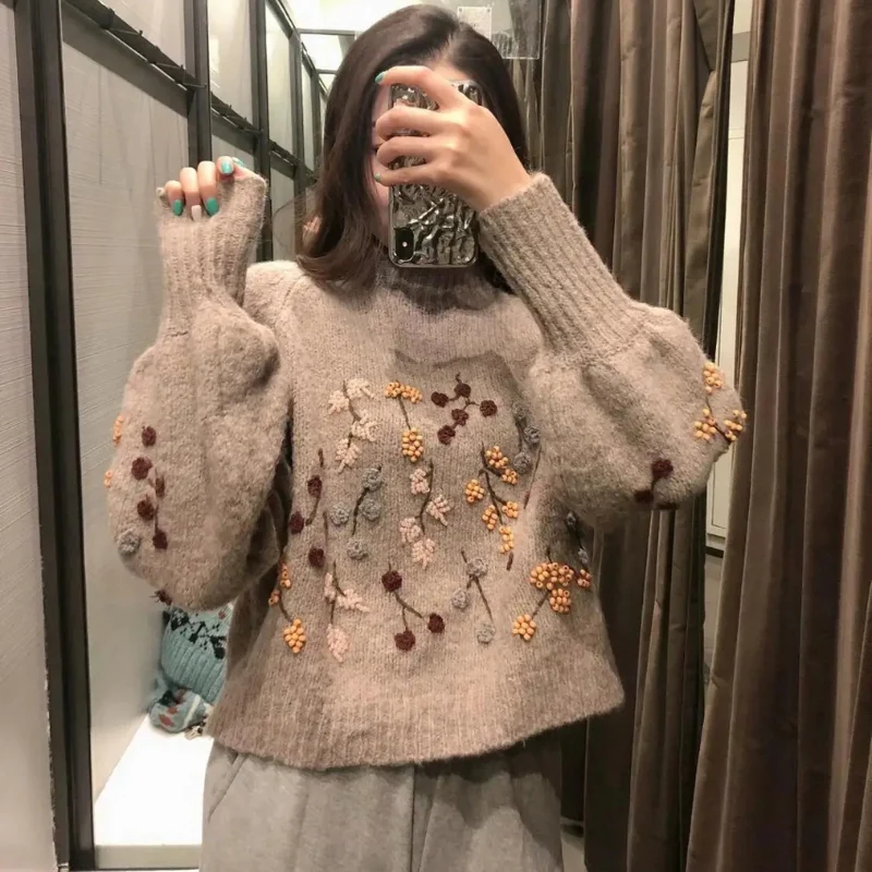 Clara – Knitted Sweater with Floral Print - Image 3