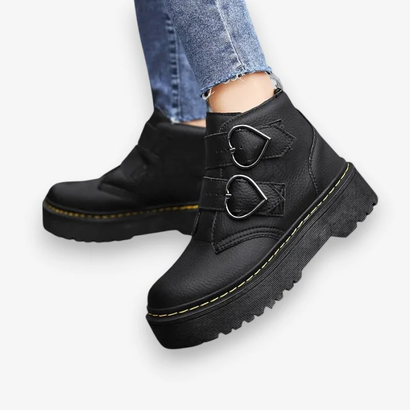 Daisy – Women's Boots with Round Toe and Heart-Shaped Buckle
