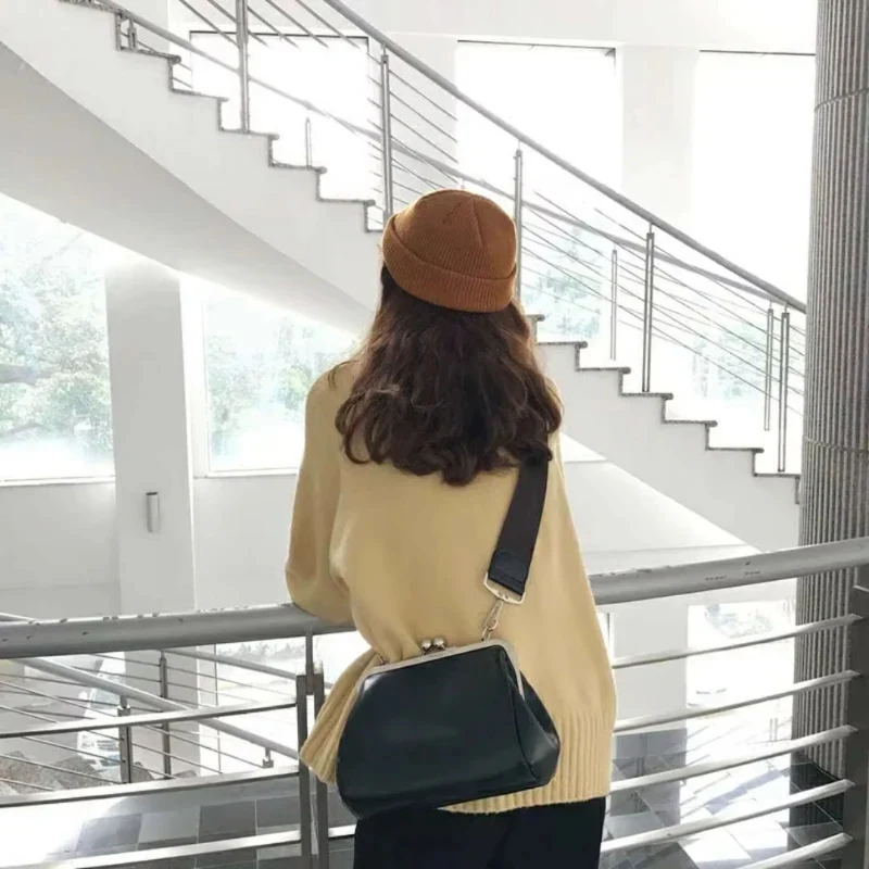 Greta – Crossbody Bag with Wide Adjustable Shoulder Strap - Image 3
