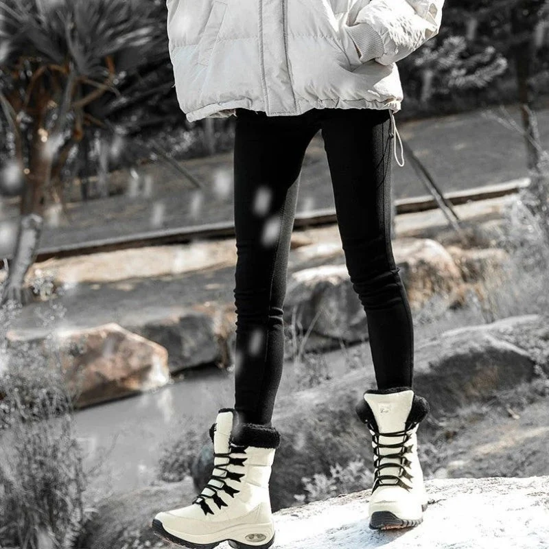 Isla – Non-slip boots with laces and fur detail - Image 5