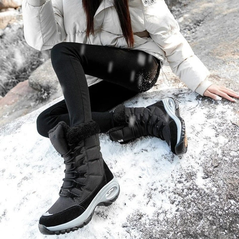 Isla – Non-slip boots with laces and fur detail - Image 6