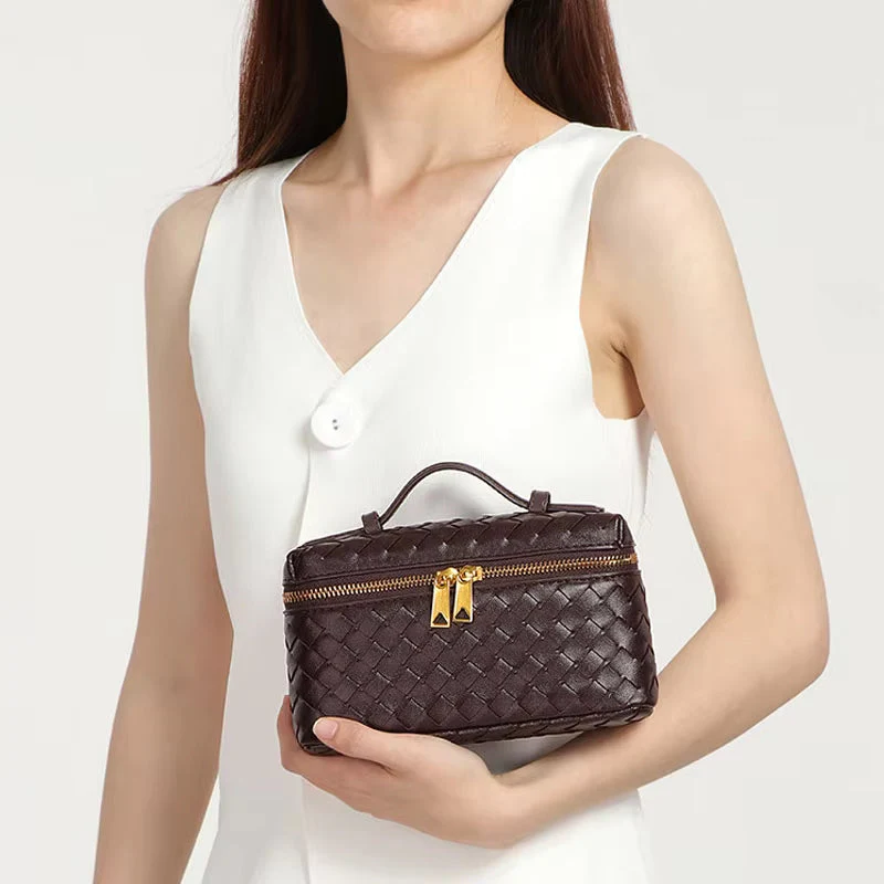 Jessica – Shoulder Bag with Adjustable Strap and Zip Closure - Image 9