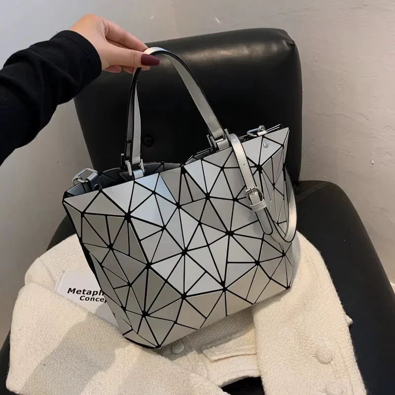 Julia – Large Capacity Shoulder Bag with Geometric Design - Image 6