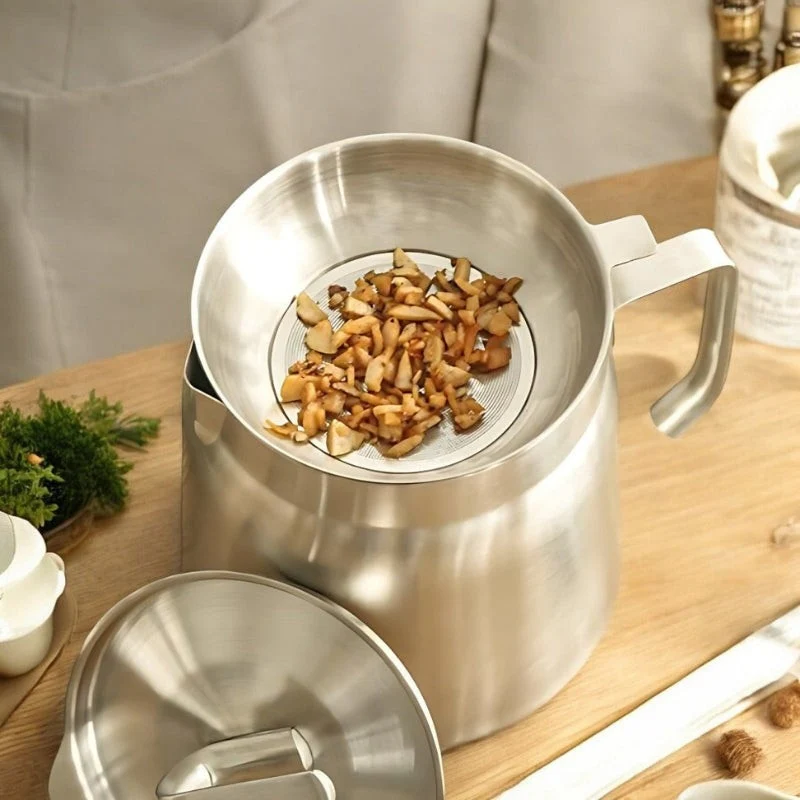 KitchenEase – Oil pot with handle and built-in filter - Image 5