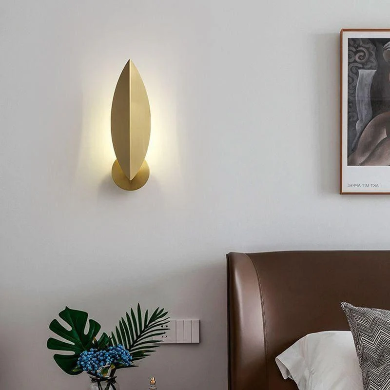 LeafGlow – Leaf-Shaped Wall Lamp with Adjustable Design - Image 2
