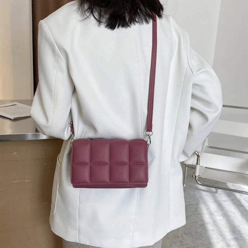 Lily – Women's Cube Bag with Button Closure - Image 5