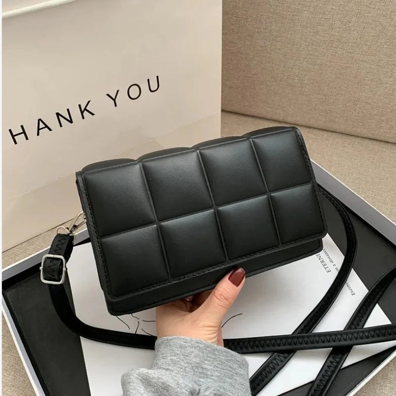 Lily – Women's Cube Bag with Button Closure - Image 7
