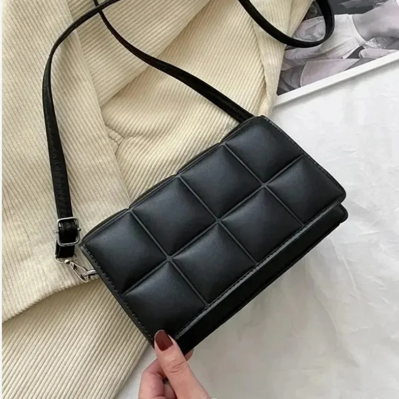 Lily – Women's Cube Bag with Button Closure - Image 8