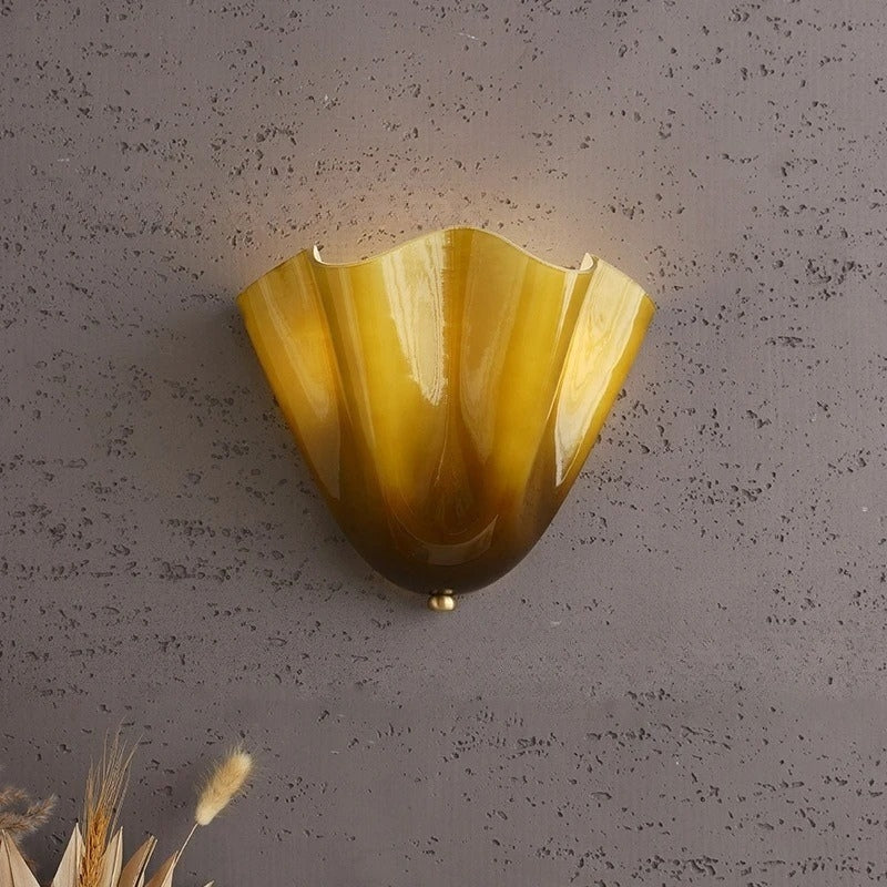 LumaBloom – LED wall lamp with petal design - Image 5