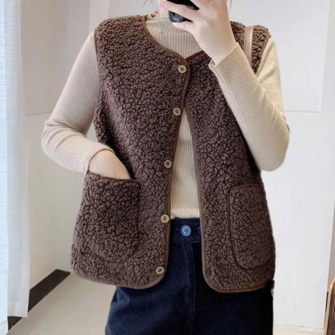 Lydia – Sleeveless Cardigan with Button Closure and Pockets - Image 3