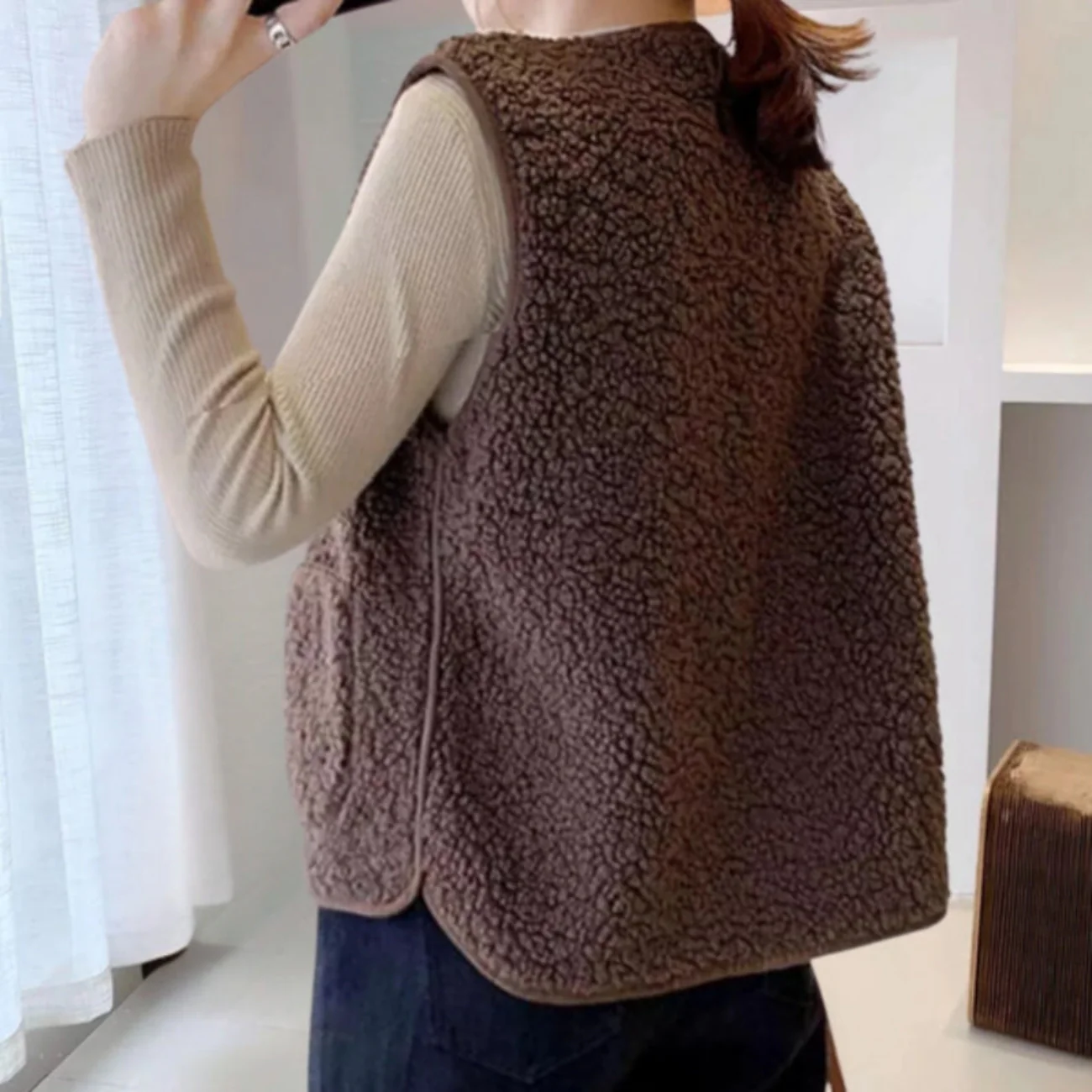 Lydia – Sleeveless Cardigan with Button Closure and Pockets - Image 4