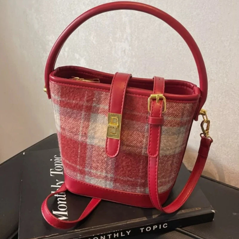Maelle – Women's Shoulder Bag with Large Storage Space and Checkered Pattern - Image 4