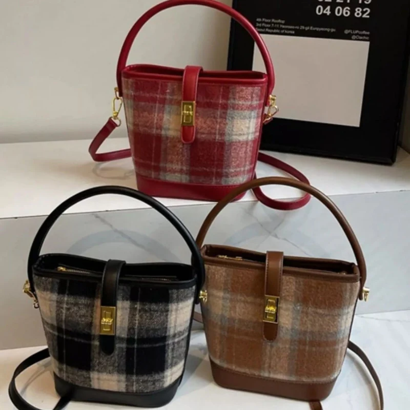 Maelle – Women's Shoulder Bag with Large Storage Space and Checkered Pattern - Image 5