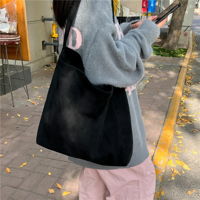 Mia – Women's Shoulder Bag with Long Shoulder Strap - Image 5