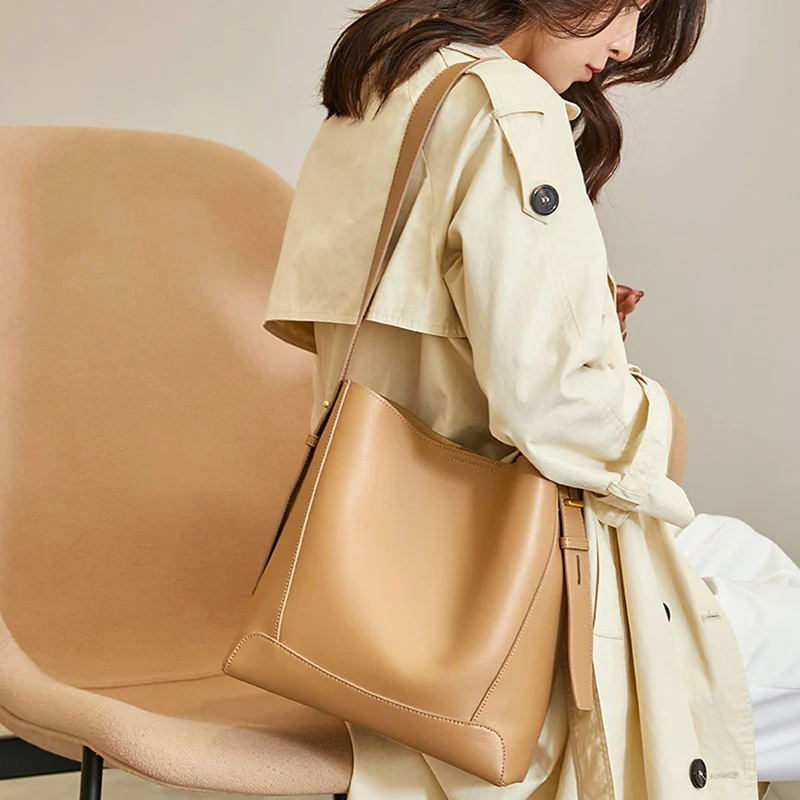 Mia – Women's Shoulder Bag with Adjustable Shoulder Strap - Image 7