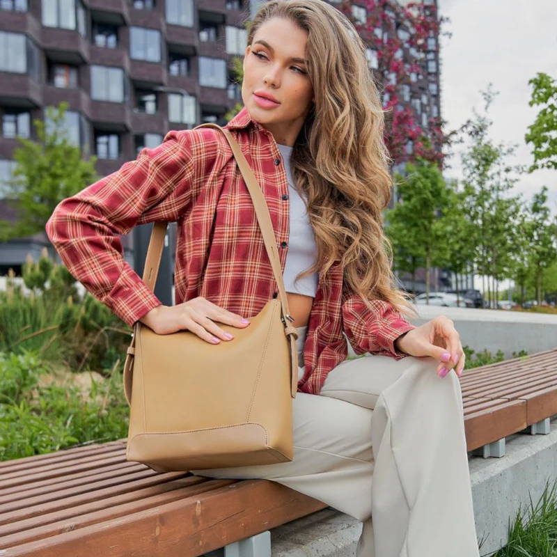 Mia – Women's Shoulder Bag with Adjustable Shoulder Strap - Image 9
