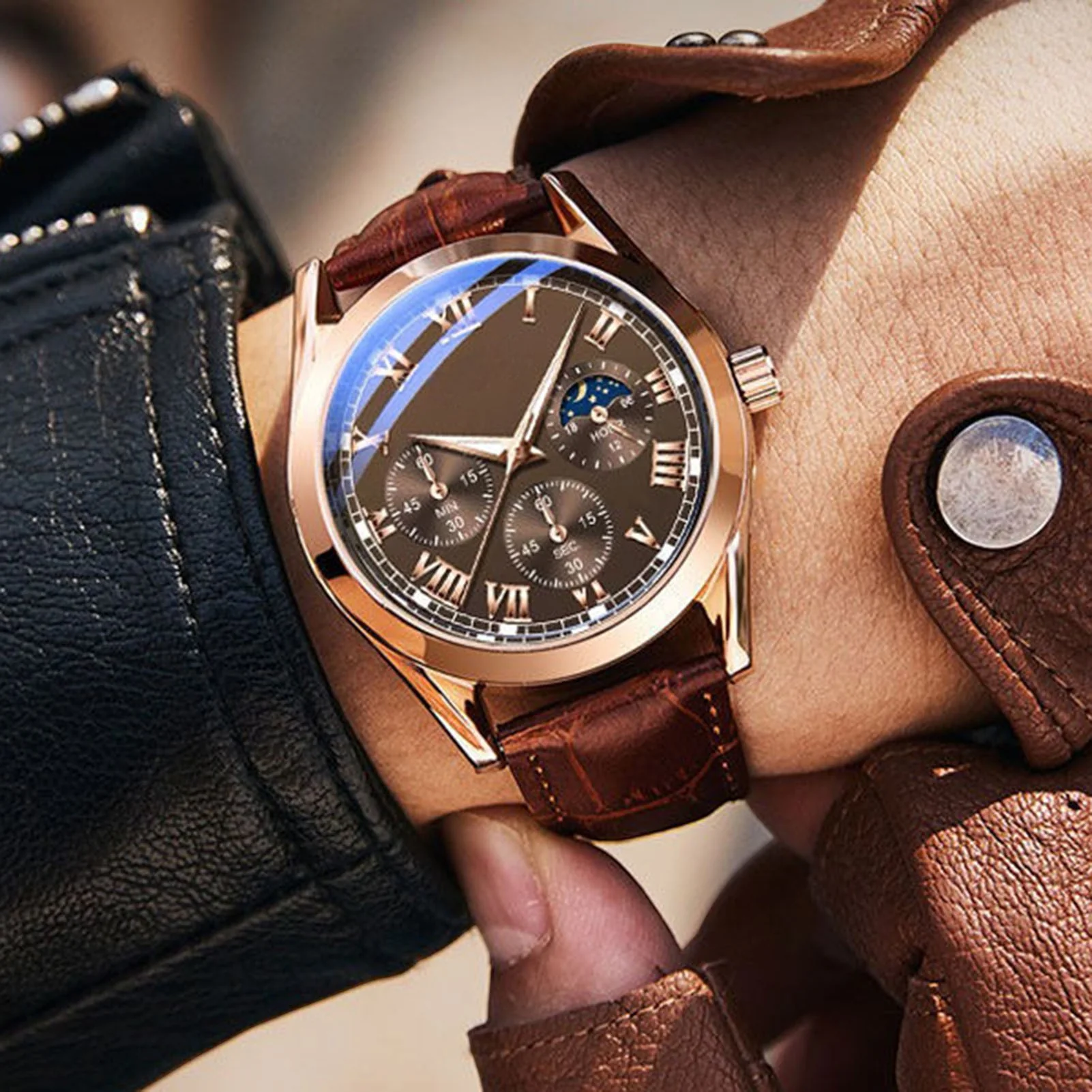 Michael – Round Watch with Adjustable Strap and Chronograph - Image 4