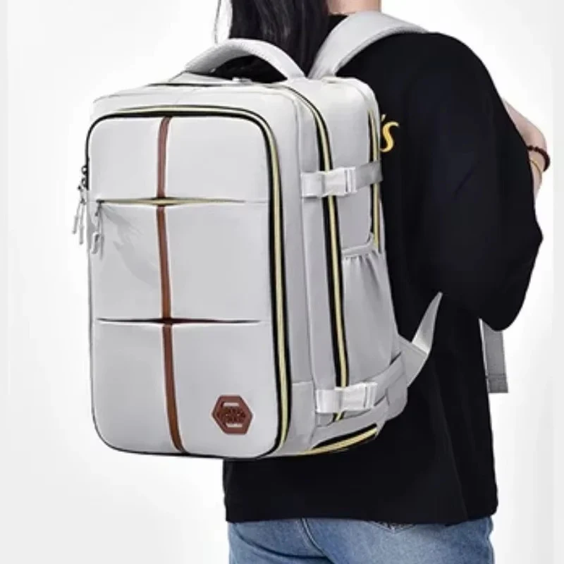 Milan – Backpack with Adjustable Straps and Multiple Zip Compartments - Image 5