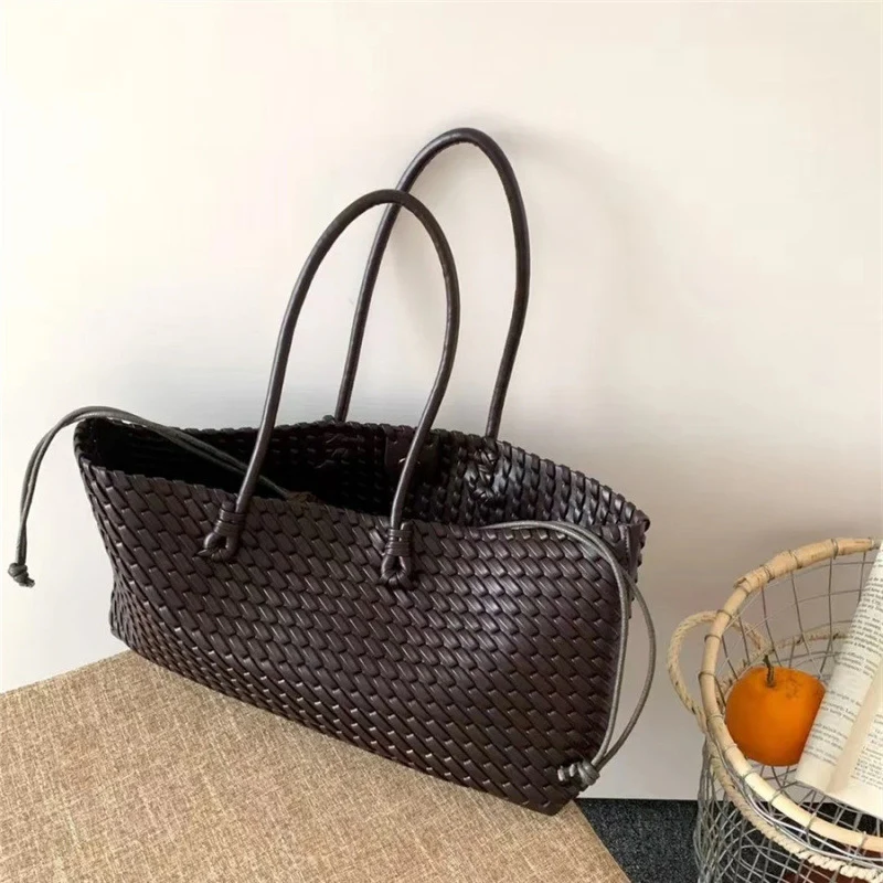 Nina – Compact Handbag with Handle & Zipper Pocket - Image 6