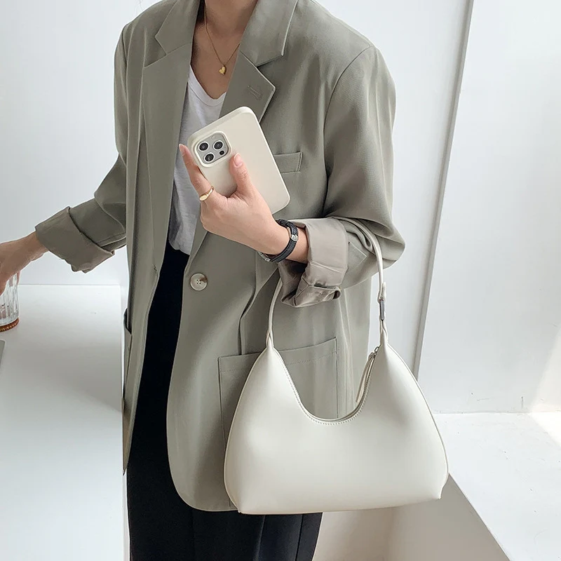 Olivia – Women's Bag with Adjustable Shoulder Strap and Zipper Pocket - Image 6