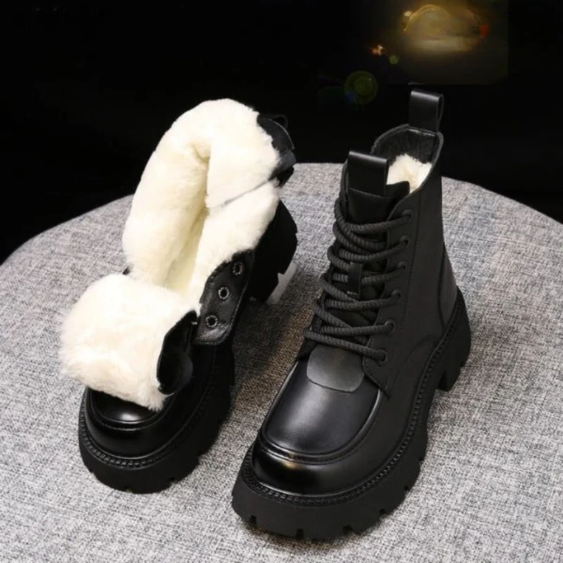 Olivia – Non-slip boots with laces and fur detail - Image 5