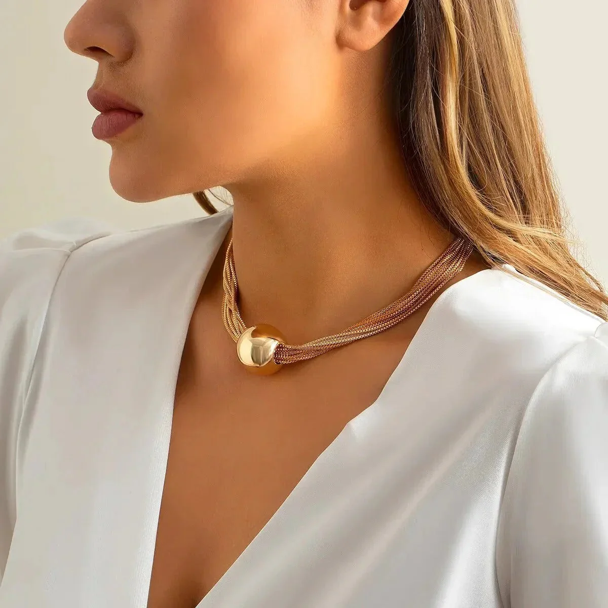 Olivia – Decorative Round Necklace with Adjustable Design - Image 4