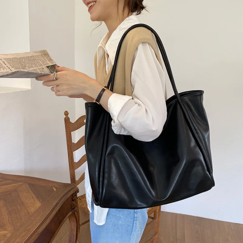 Olivia – Large Tote Bag with Zipper Closure - Image 6