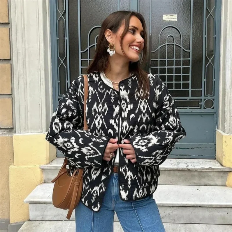 Olivia – Long-Sleeved Jacket with Pockets and Button Closure - Image 4
