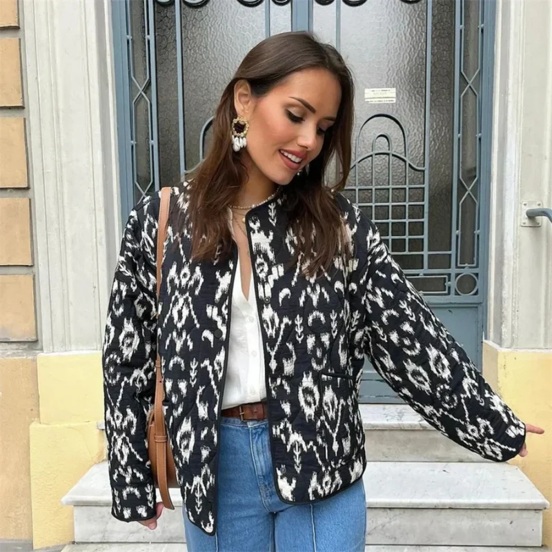 Olivia – Long-Sleeved Jacket with Pockets and Button Closure - Image 5
