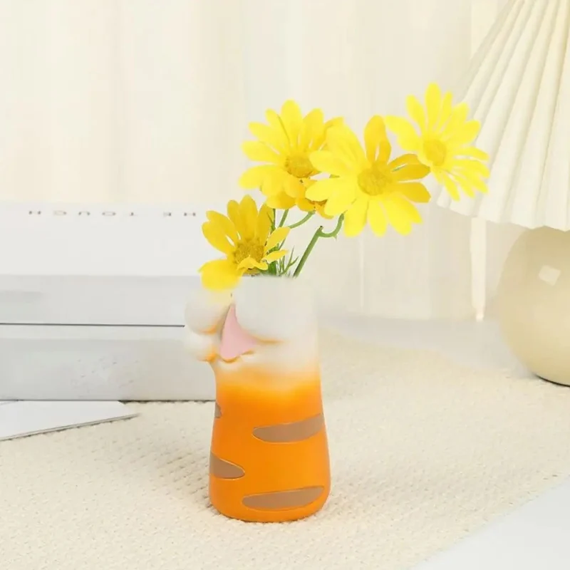 PurrBloom – Flower Vase with Cat Claw Design - Image 5