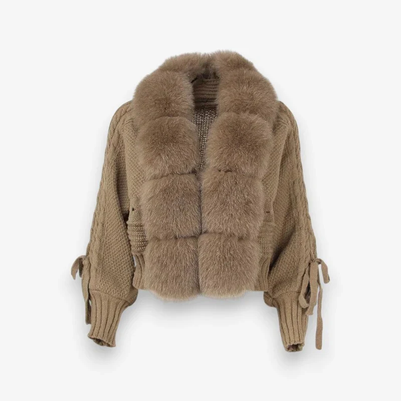 Sophia – Oversized Coat with Long Sleeves and Fur Collar - Image 6