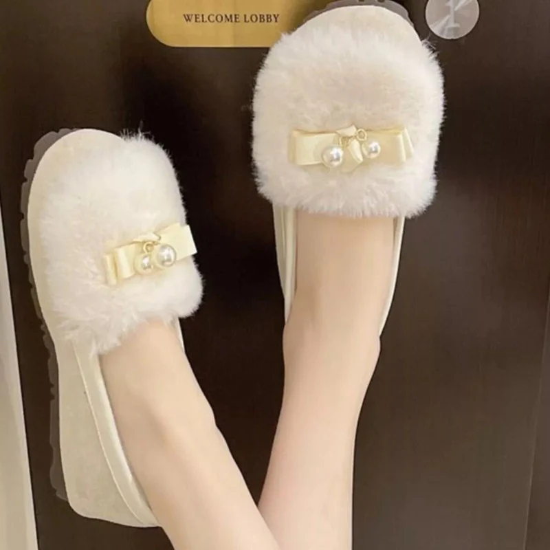 Taylor – Women's Furry Slippers with Round Toe - Image 3
