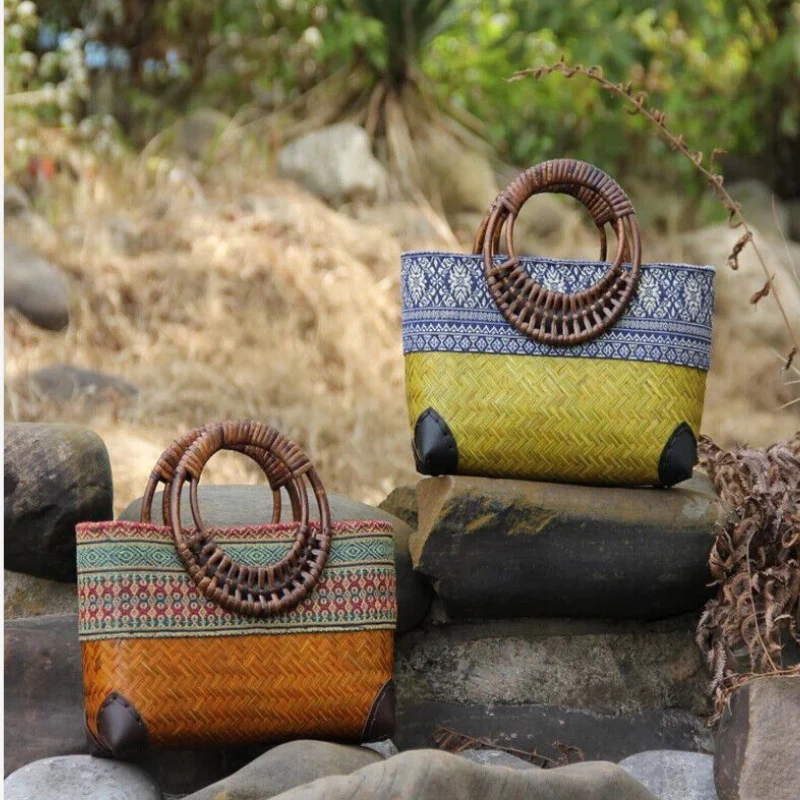 Zoe – Women's Handbag with a Cheerful Pattern and Zip Pocket - Image 8